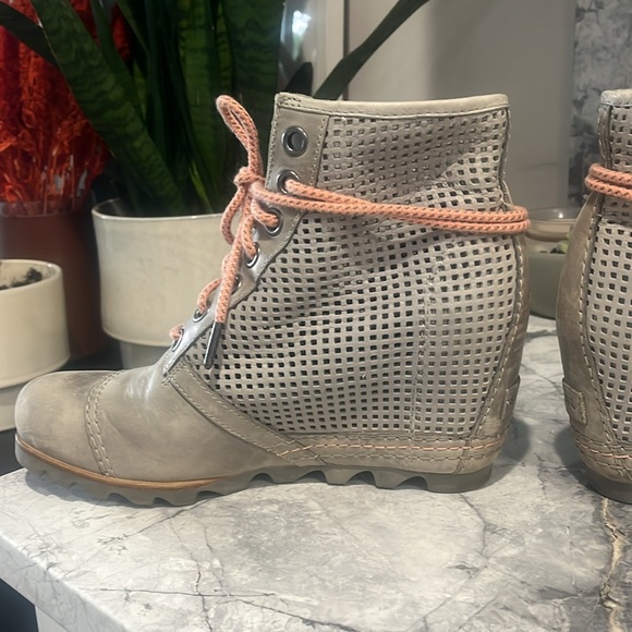 Sorel 1964 Premium Wedge || Rare Perforated Lace Wedge - Picture 6 of 15